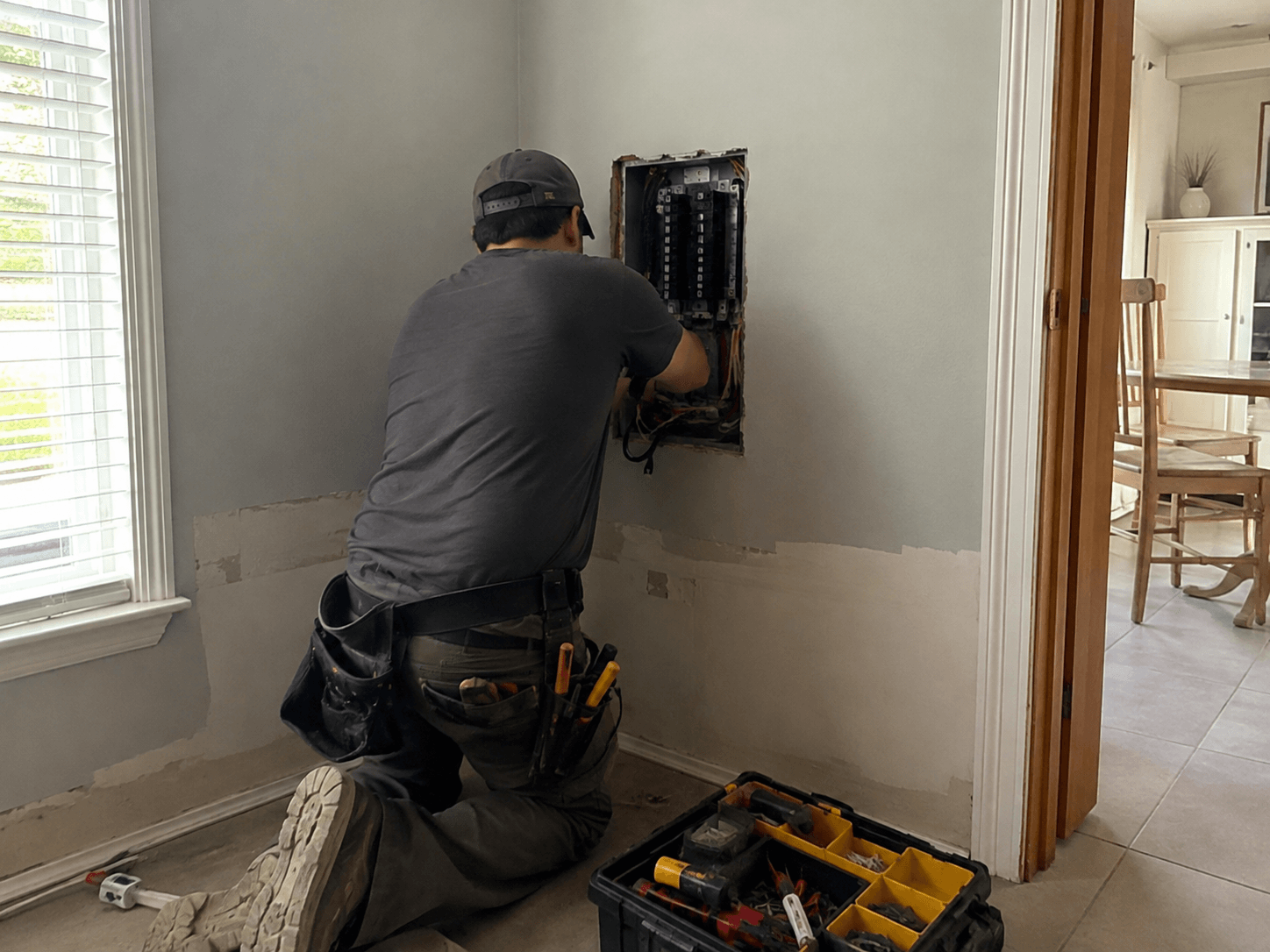 Electrical services by Walfredo Lopez Contractor