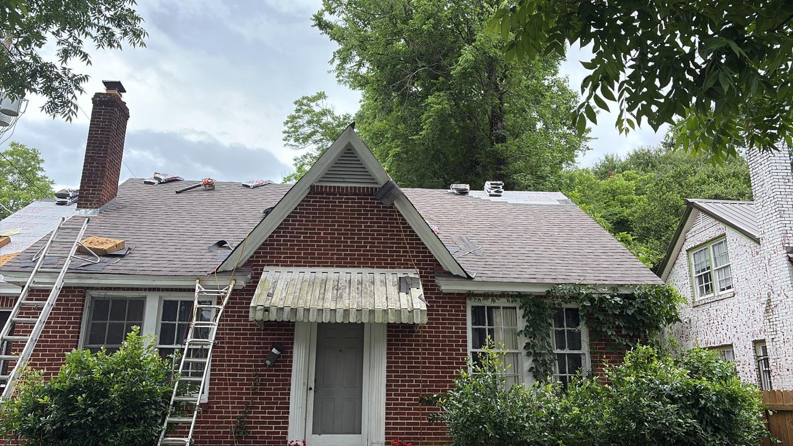 Roofing services by Walfredo Lopez Contractor